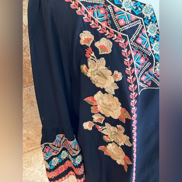Andree by Unit Black Boho Tunic with Floral Embroidery 1X - Picture 2 of 9